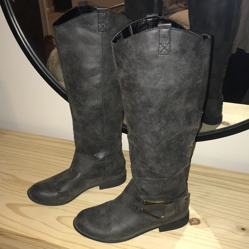 Grey boots